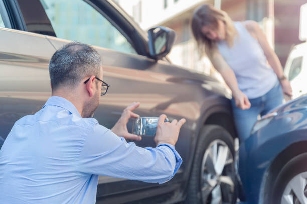 Professional Commercial Auto Insurance technician working in Elk Grove Village, IL